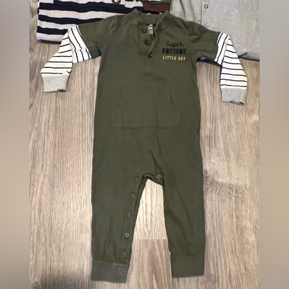 Three pantsuits one piece Carters long sleeve  size 24 months - Picture 2 of 9
